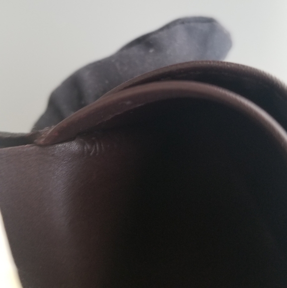 LOUIS VUITTON Classic Signature print - Picture 13 of 13